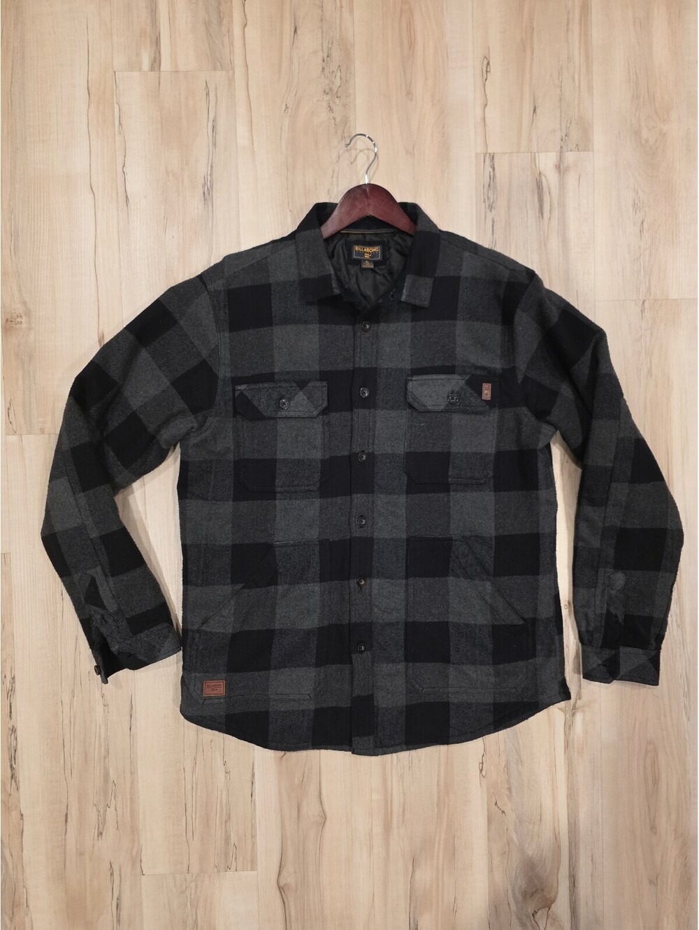 Billabong Adventure division XL Black and Gray Plaid Quilted Lined Shirt Jacket